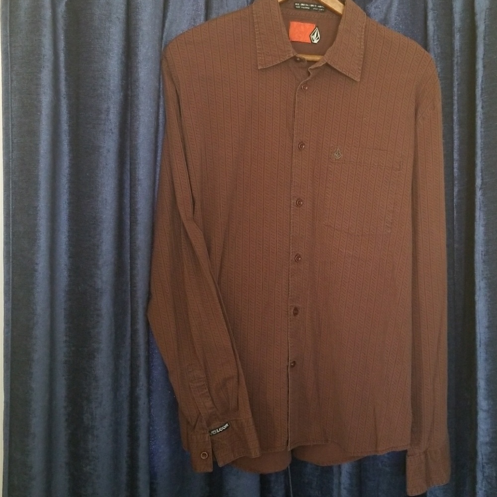 Volcom long sleeve brown with black details